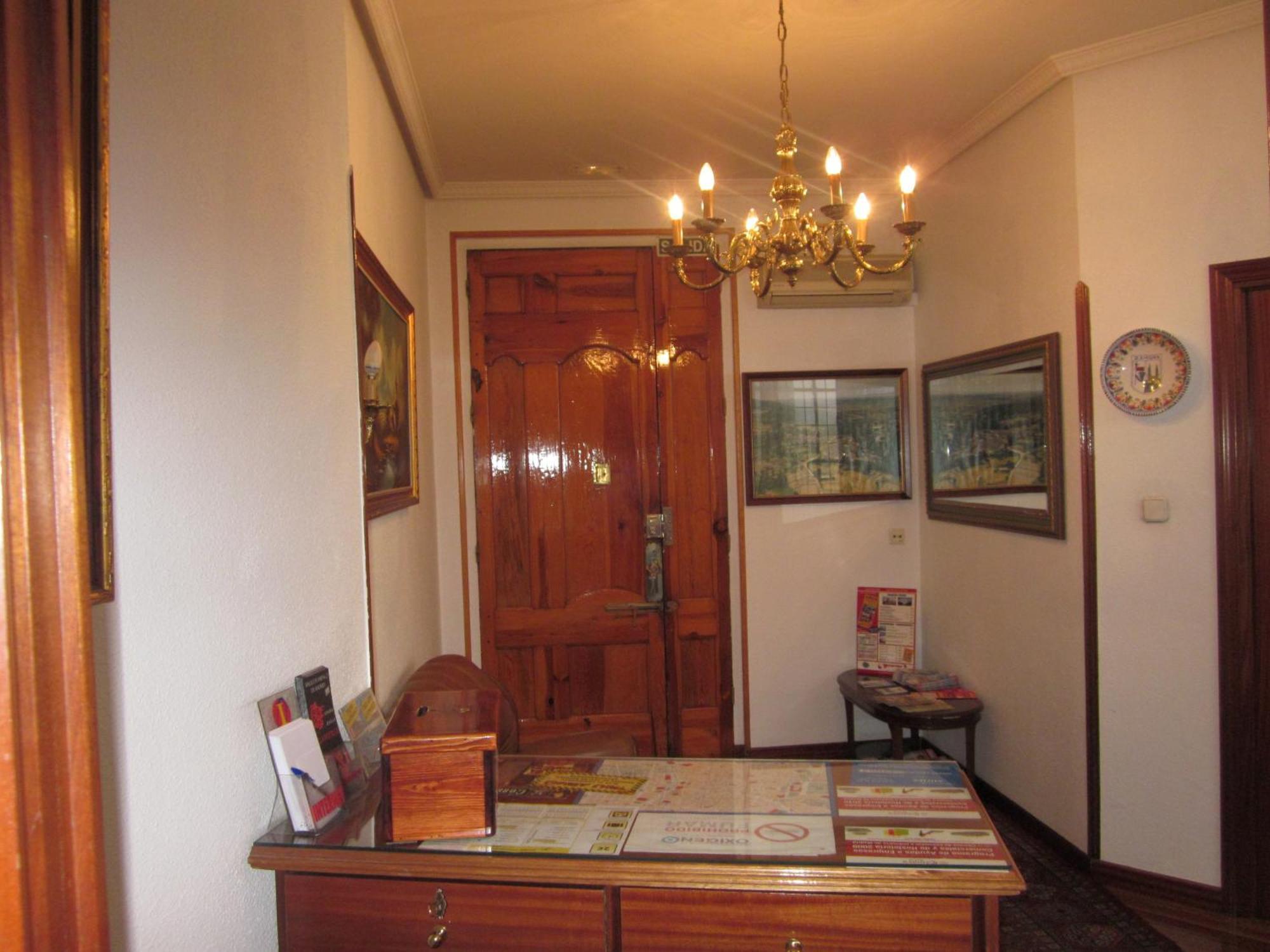 Hostal Splendid - Gran Via — Photos 1